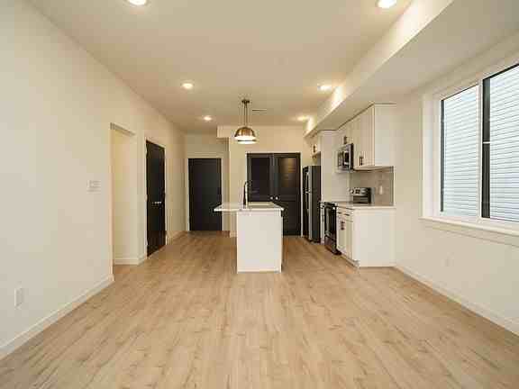 2733 N Front St - Photo 3 of 28