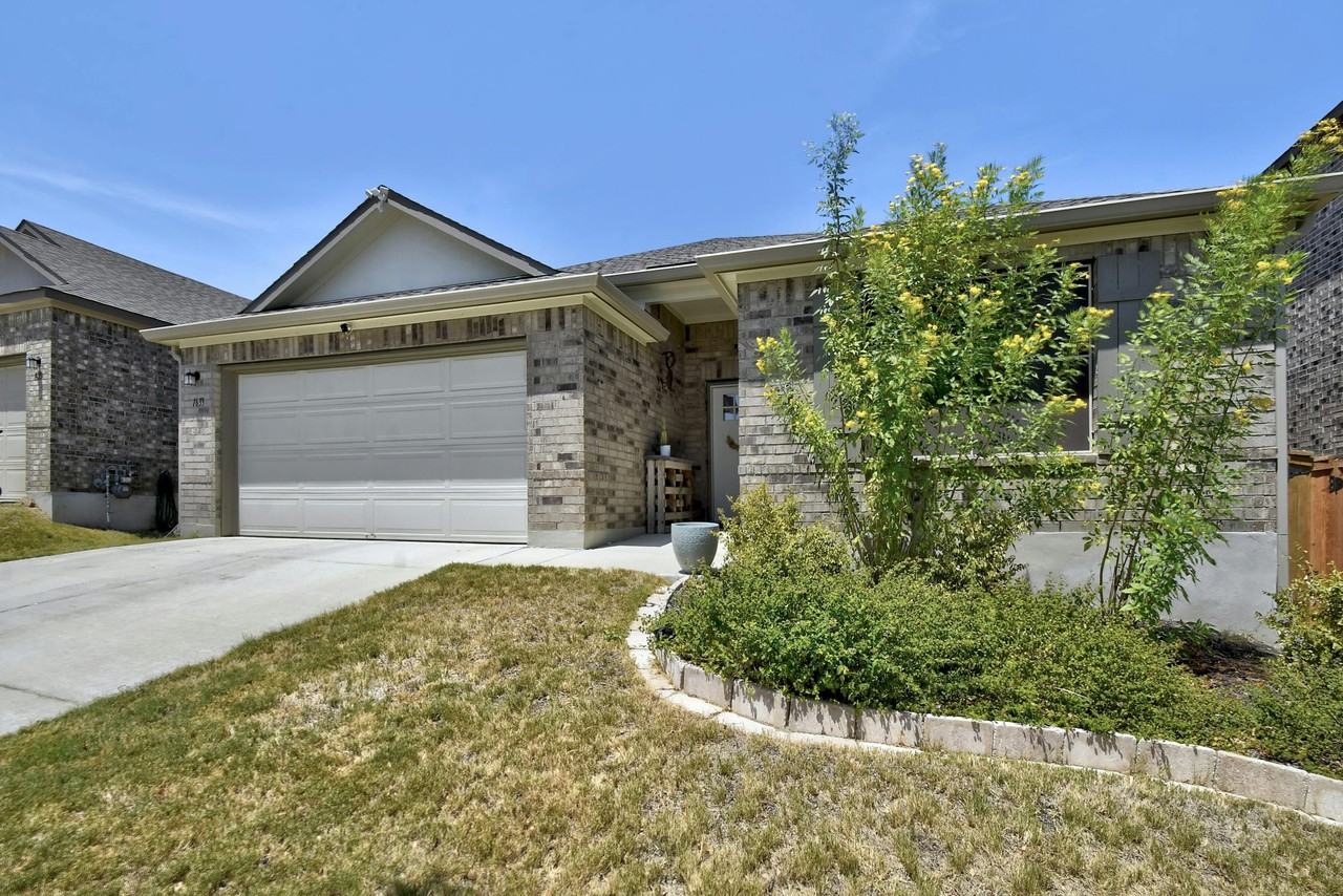 1633 Pitcher Bnd - Photo 2 of 21