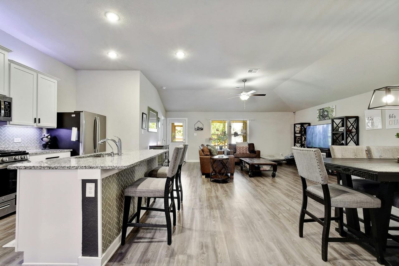 1633 Pitcher Bnd - Photo 3 of 21