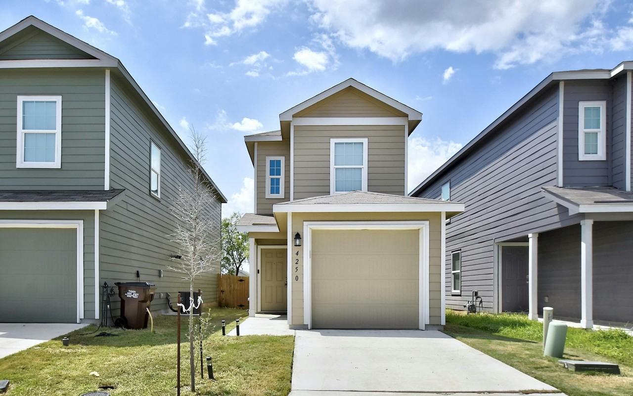 4250 Thalweg Way - Photo 2 of 25