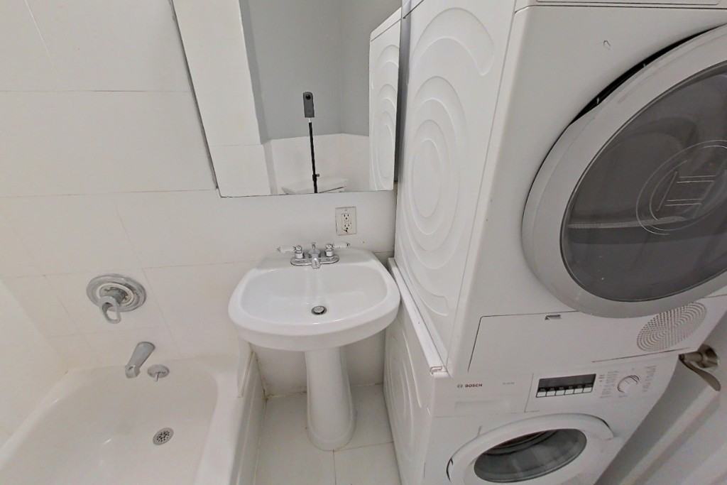 E 13th St #6E - Photo 5 of 7