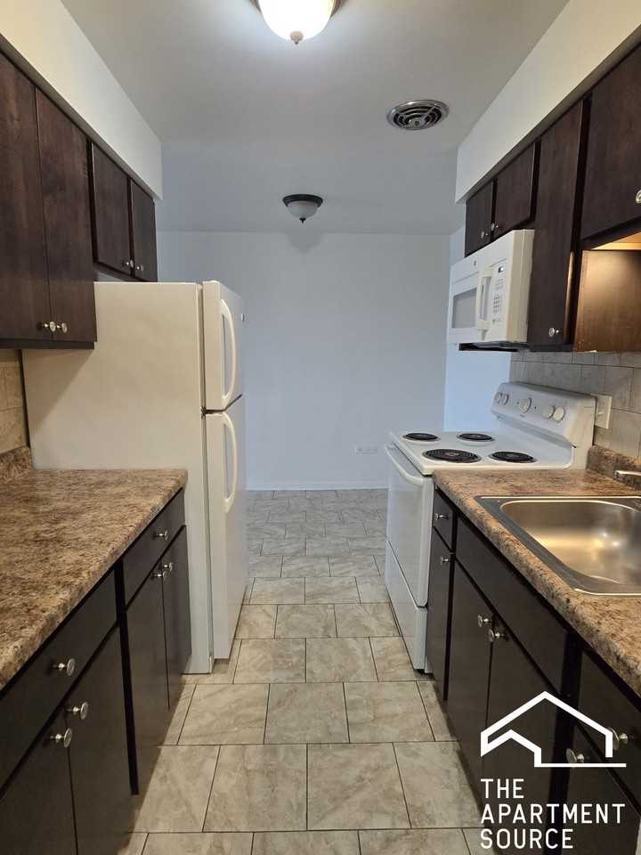 7300 W North Ave #2J - Photo 3 of 16