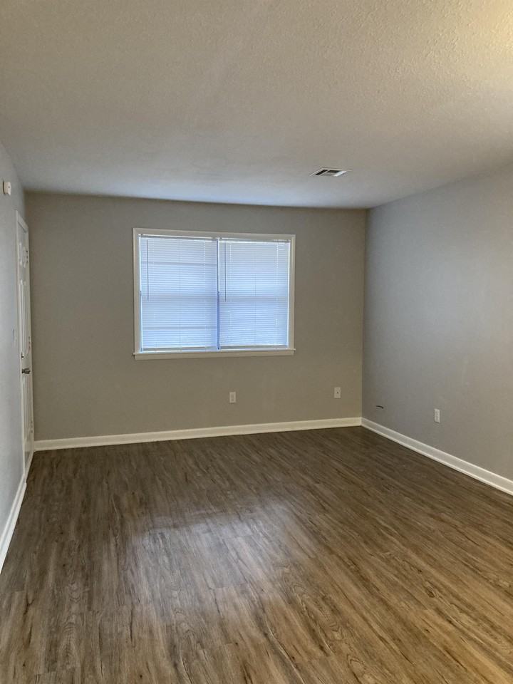 430 Holly St - Photo 3 of 9