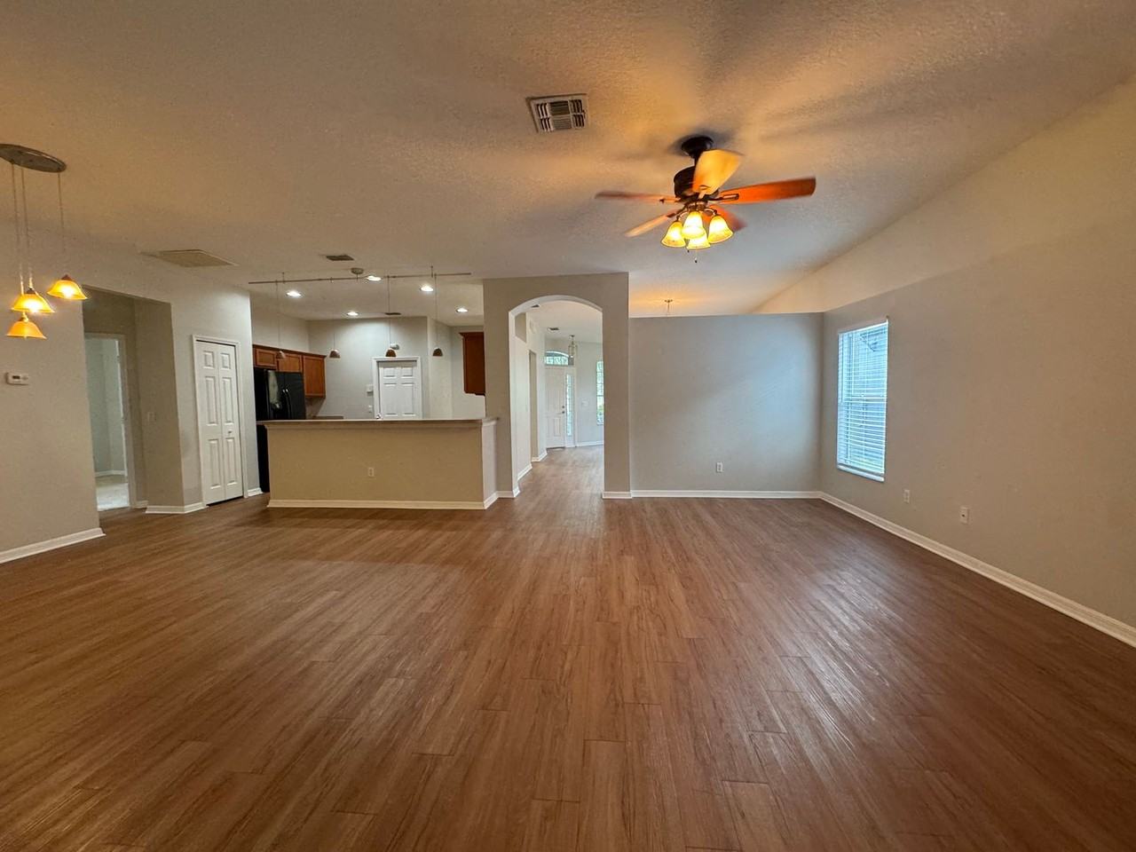 13718 Mirror Lake Dr - Photo 3 of 47