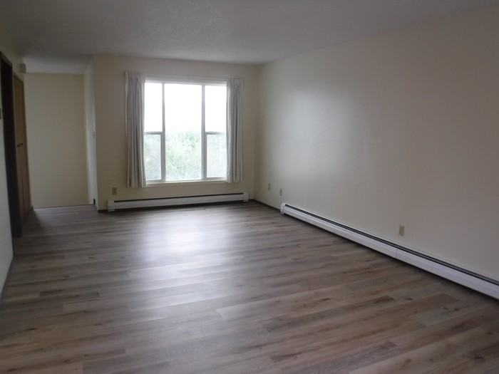 2211 Foothills Ct - Photo 2 of 26
