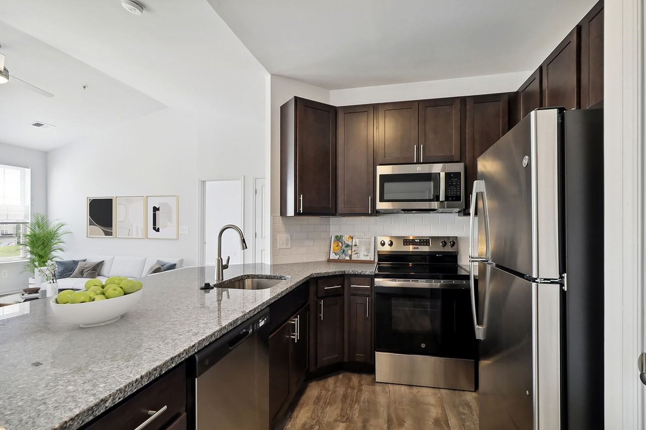 Windsor Commons Apartments - Photo 2 of 25