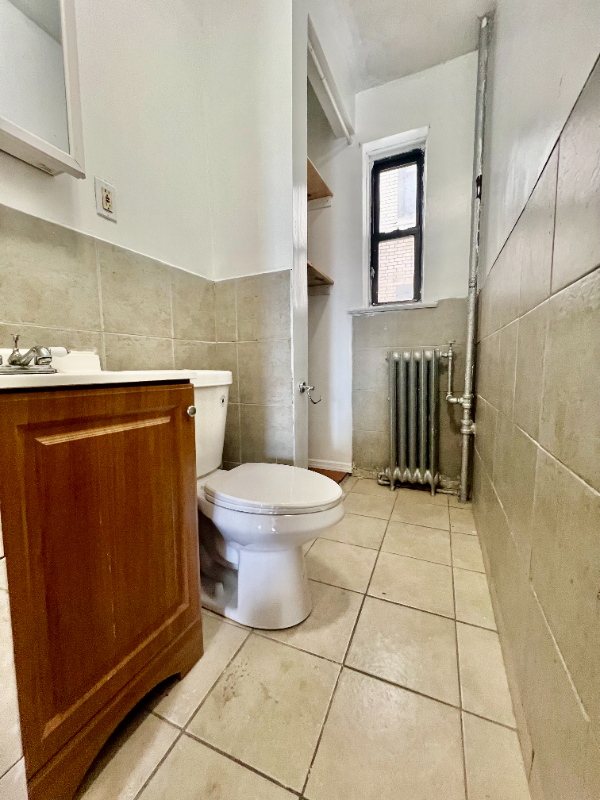 354 Bergen Ave #18 - Photo 3 of 10