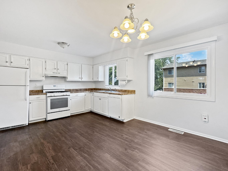 1686 Crestwood Dr #1 - Photo 3 of 9