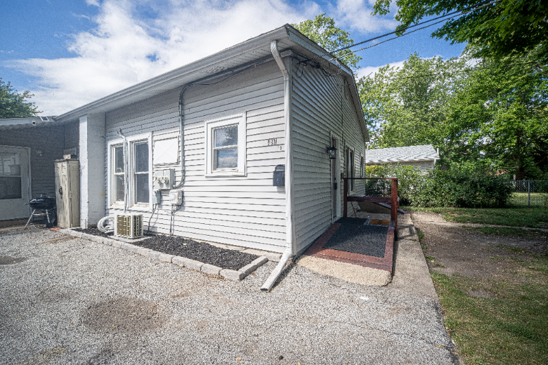 498 1/2 S Curtis Ave - Photo 2 of 14