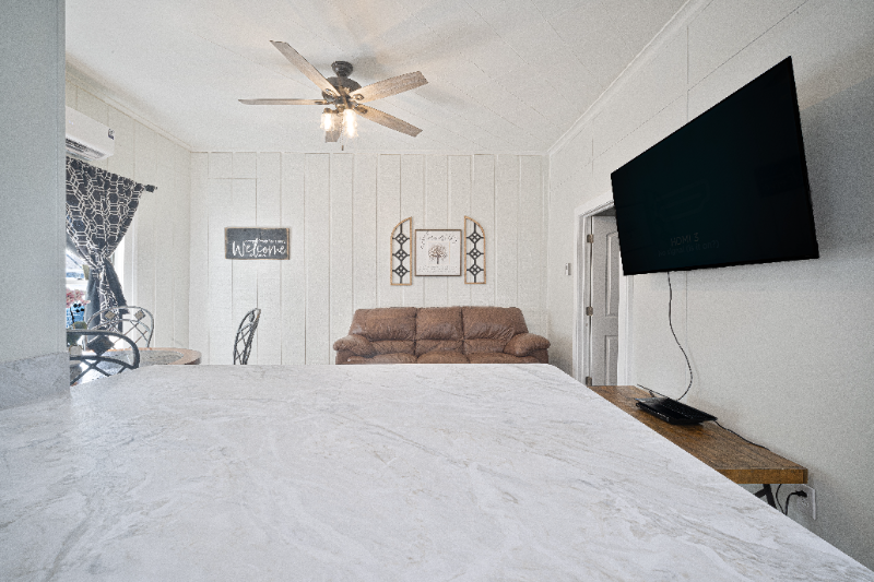 498 1/2 S Curtis Ave - Photo 3 of 14