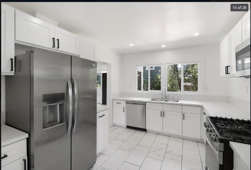 2432 Butte St - Photo 5 of 19