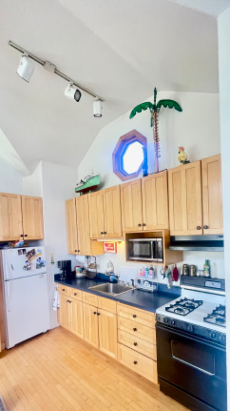 26134 Spinnaker Ln - Photo 2 of 3