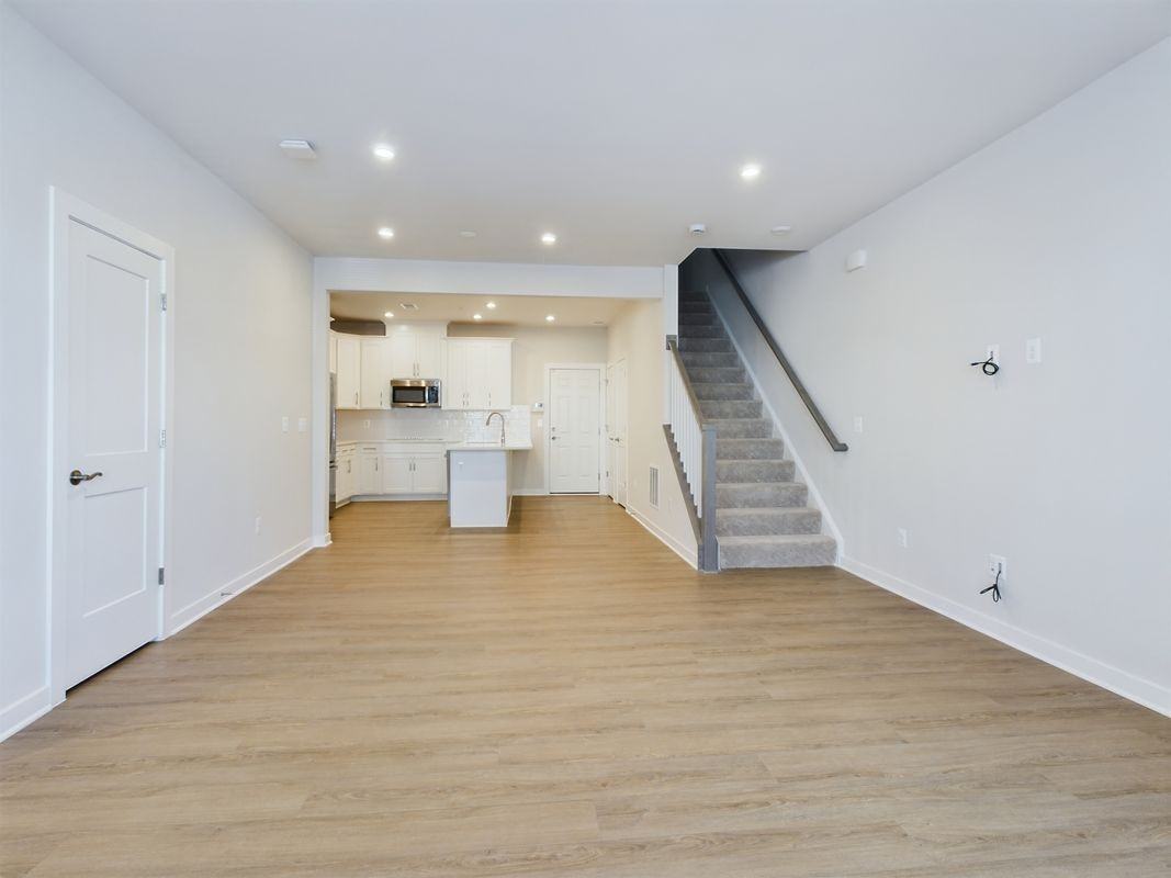 43801 Middleway Ter - Photo 3 of 21