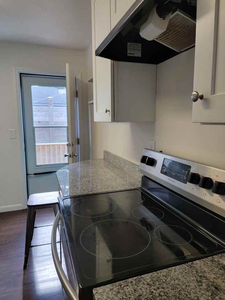 229 W 38th St #A - Photo 4 of 24