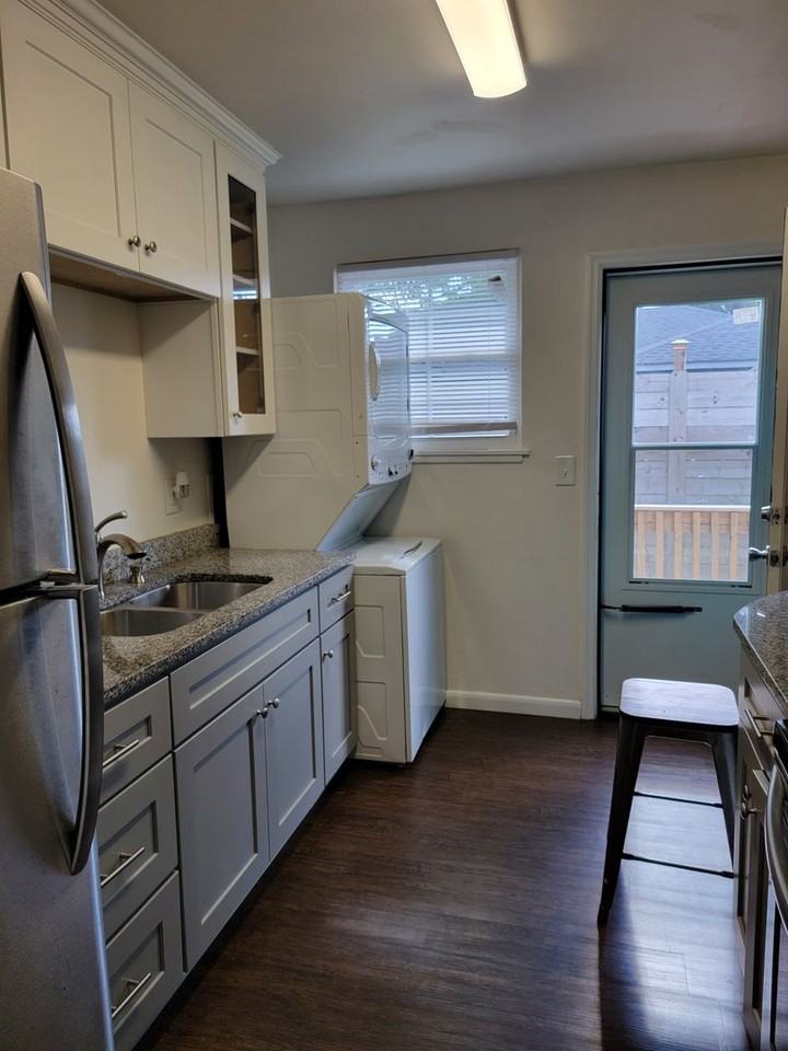 229 W 38th St #A - Photo 5 of 24