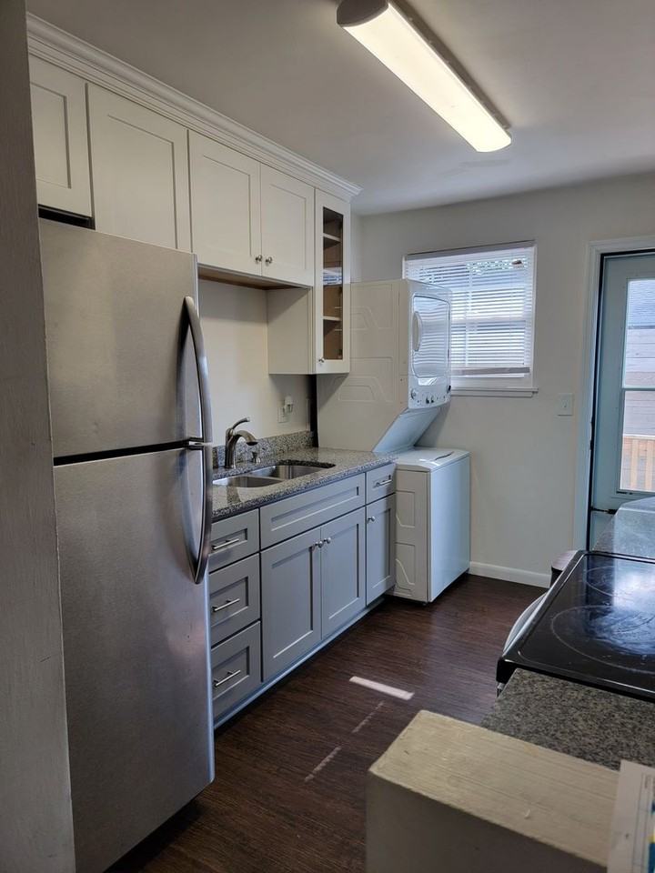 229 W 38th St #A - Photo 6 of 24