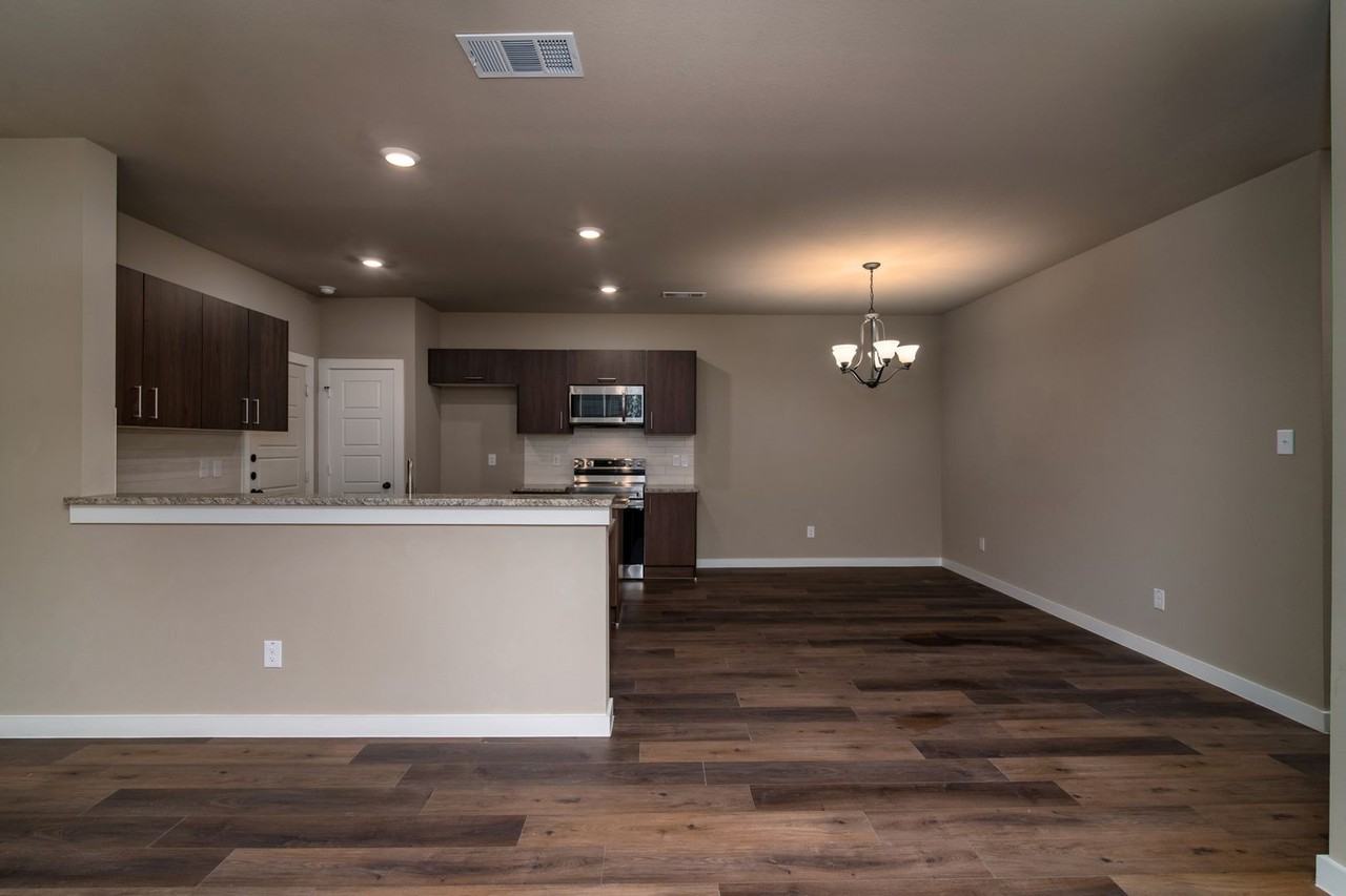 637 Fallow Dr - Photo 4 of 20