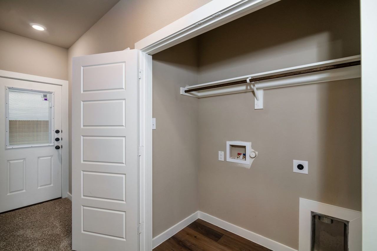 637 Fallow Dr - Photo 2 of 20
