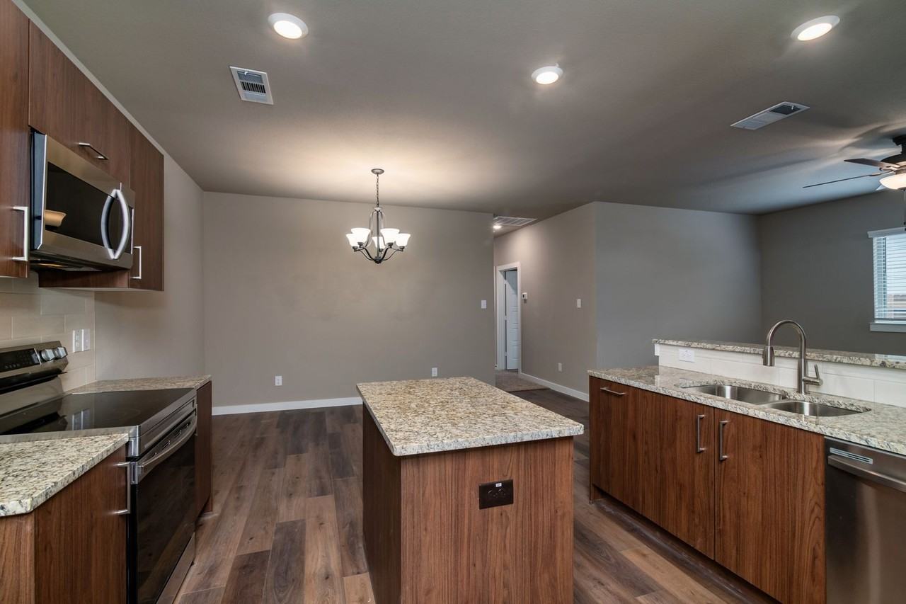 637 Fallow Dr - Photo 2 of 20