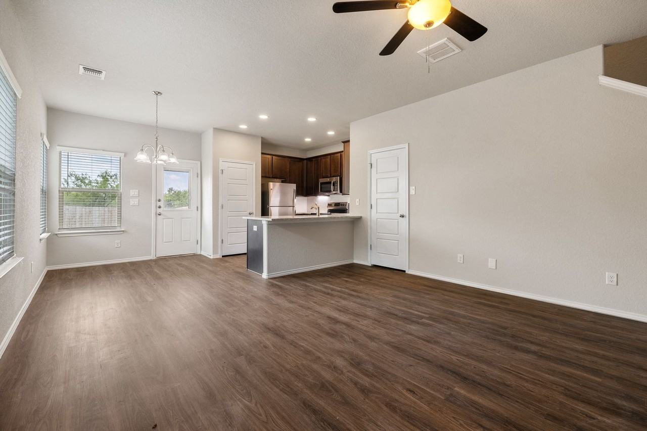 5515 Haven Spgs #1 - Photo 3 of 16