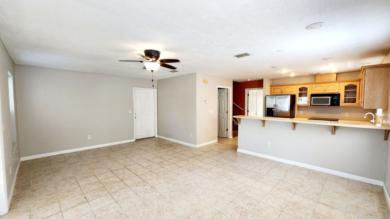 13306 Hibiscus St - Photo 2 of 19