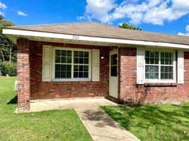 featured image of 206 Oak St