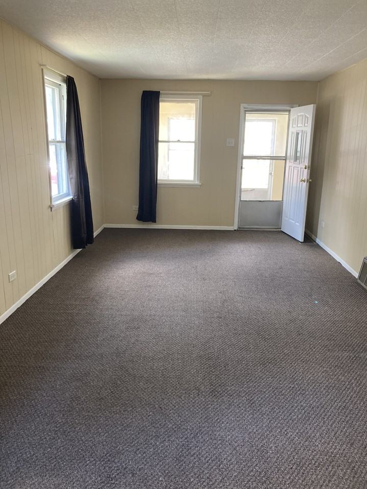 921 Herman St #NA - Photo 3 of 17