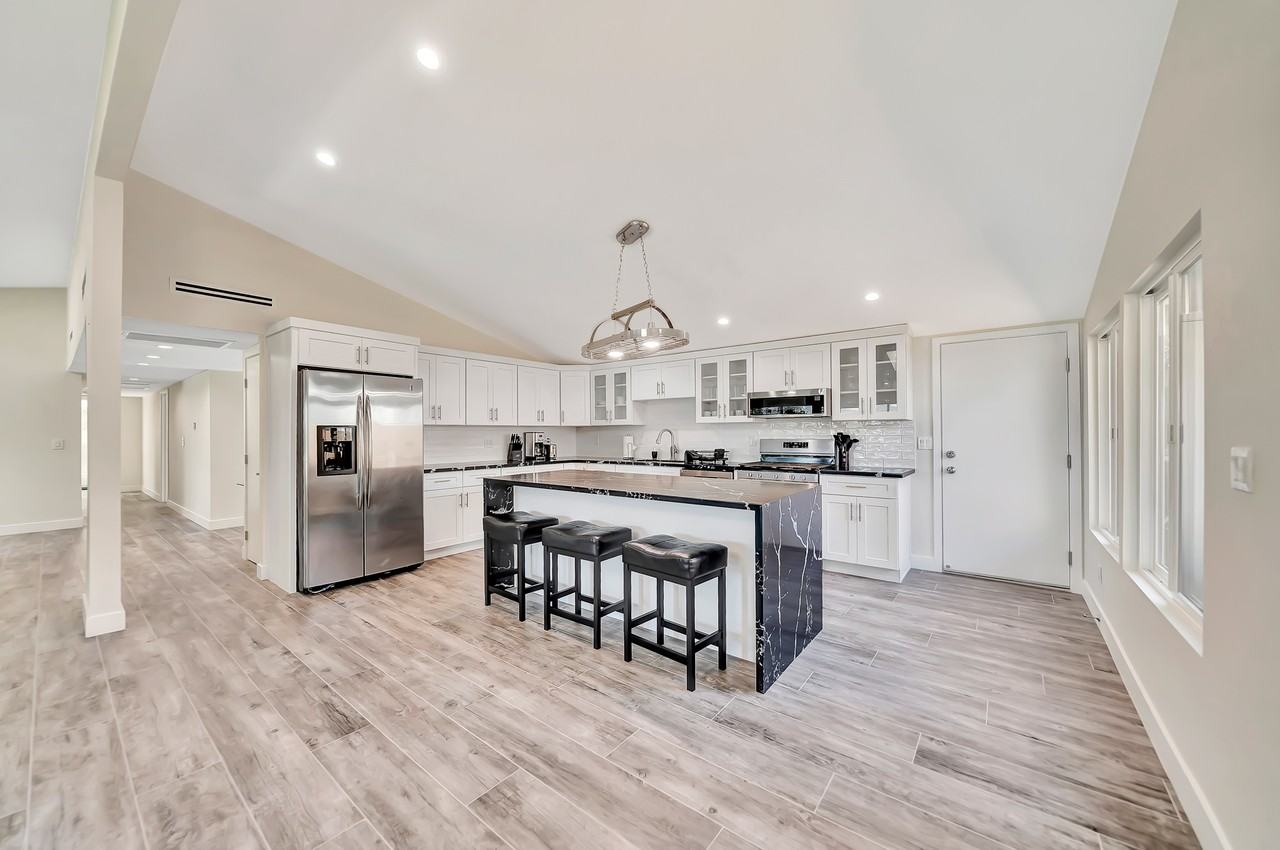 5852 Mcdonie Avenue #NA - Photo 3 of 50