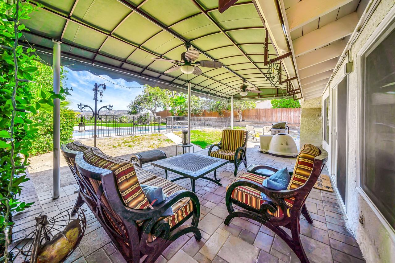 5852 Mcdonie Avenue #NA - Photo 5 of 50