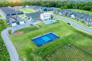 featured image of 906 Ne Heights Ln