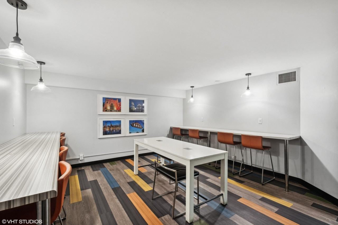 Delmar Loop Apartments - Photo 2 of 19