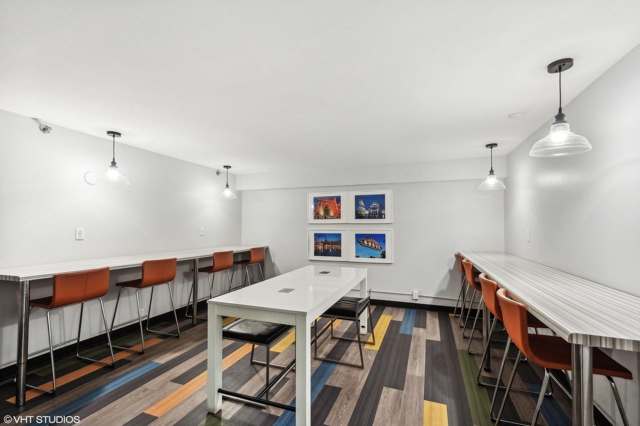 Delmar Loop Apartments - Photo 3 of 19