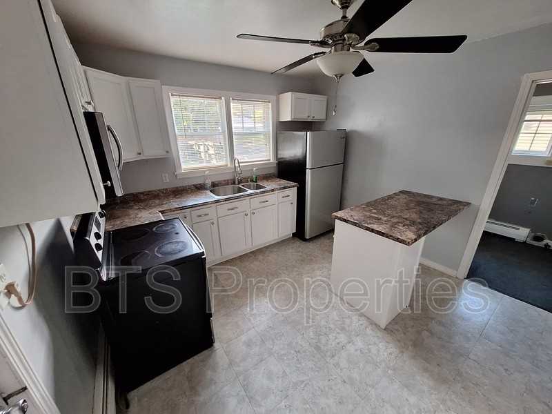 114 S Cedar St - Photo 2 of 18