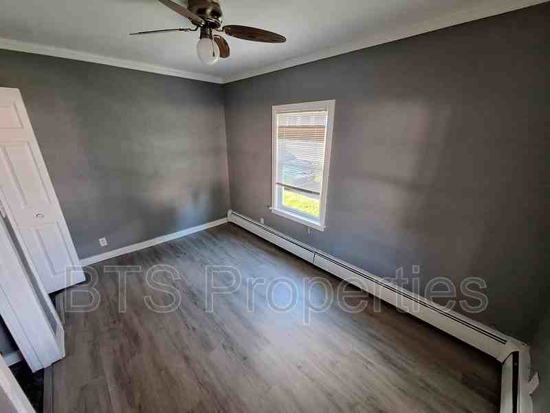 114 S Cedar St - Photo 7 of 18