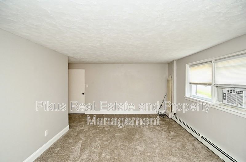 12542 Osborne Ave Ne - Photo 3 of 8