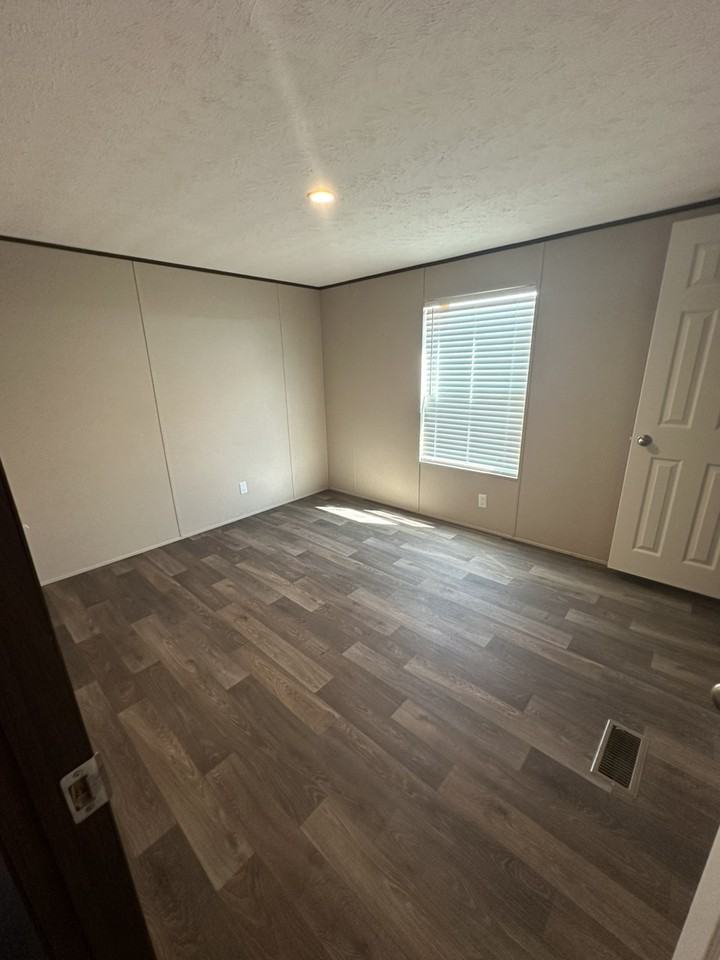 12032 W Claire St - Photo 3 of 18