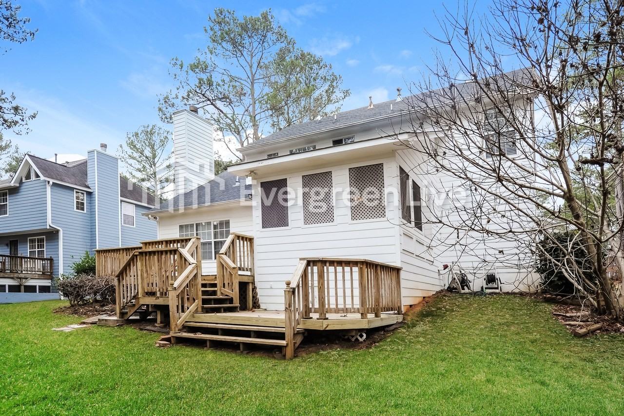 9928 Point View Dr - Photo 3 of 16