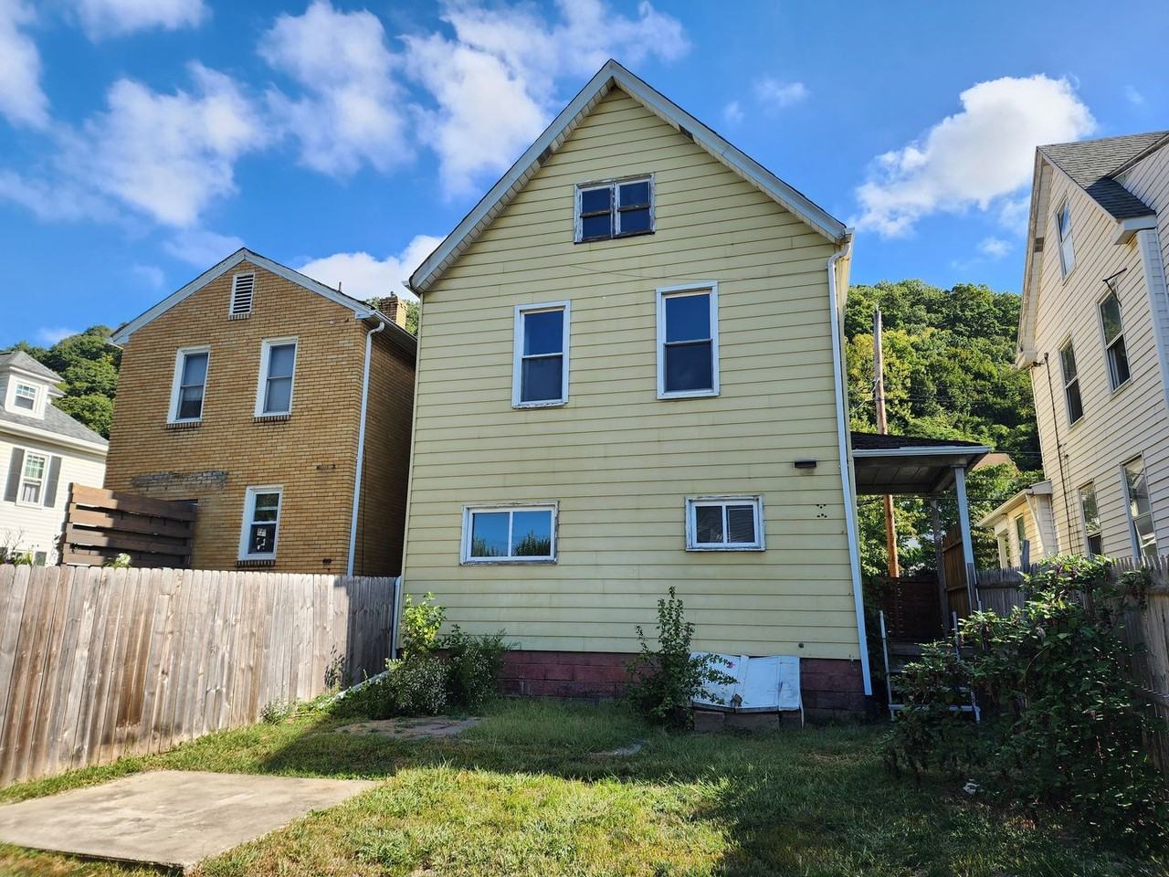 105 Broad St - Photo 3 of 50