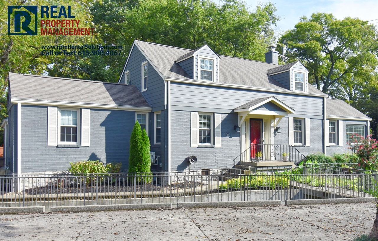 1000 Gale Ln - Photo 2 of 32