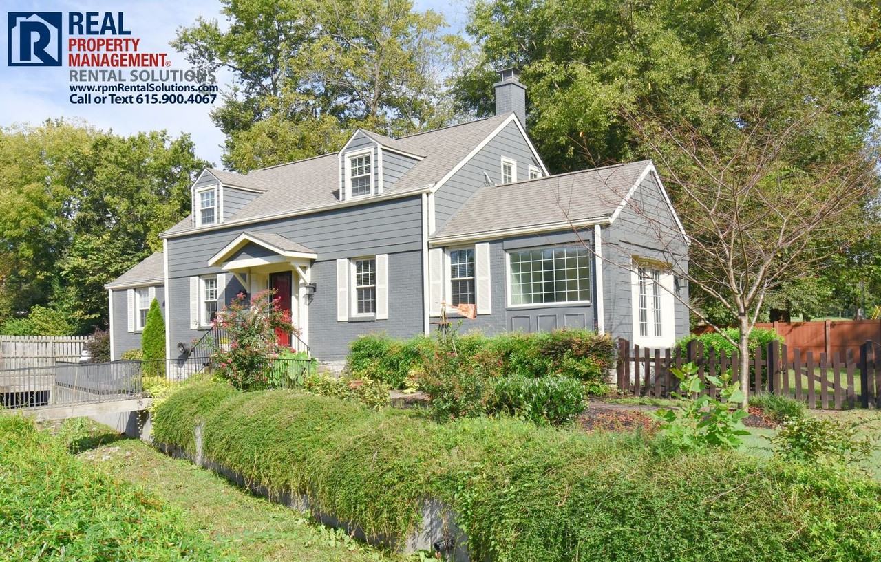 1000 Gale Ln - Photo 3 of 32