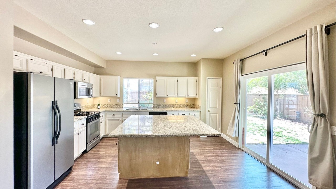 3481 Avocado Vista Ln - Photo 7 of 47