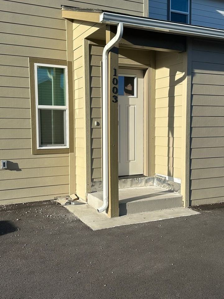 1003 Kane St - Photo 3 of 34