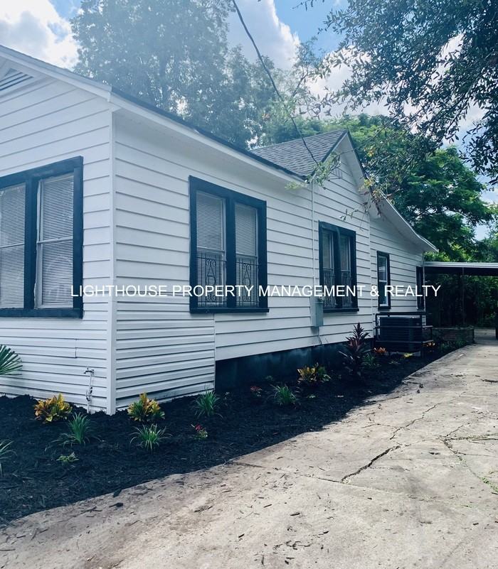 828 W 17th St - Photo 3 of 36