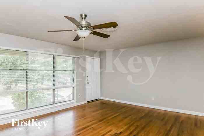 3513 Wicklow Ct - Photo 3 of 15