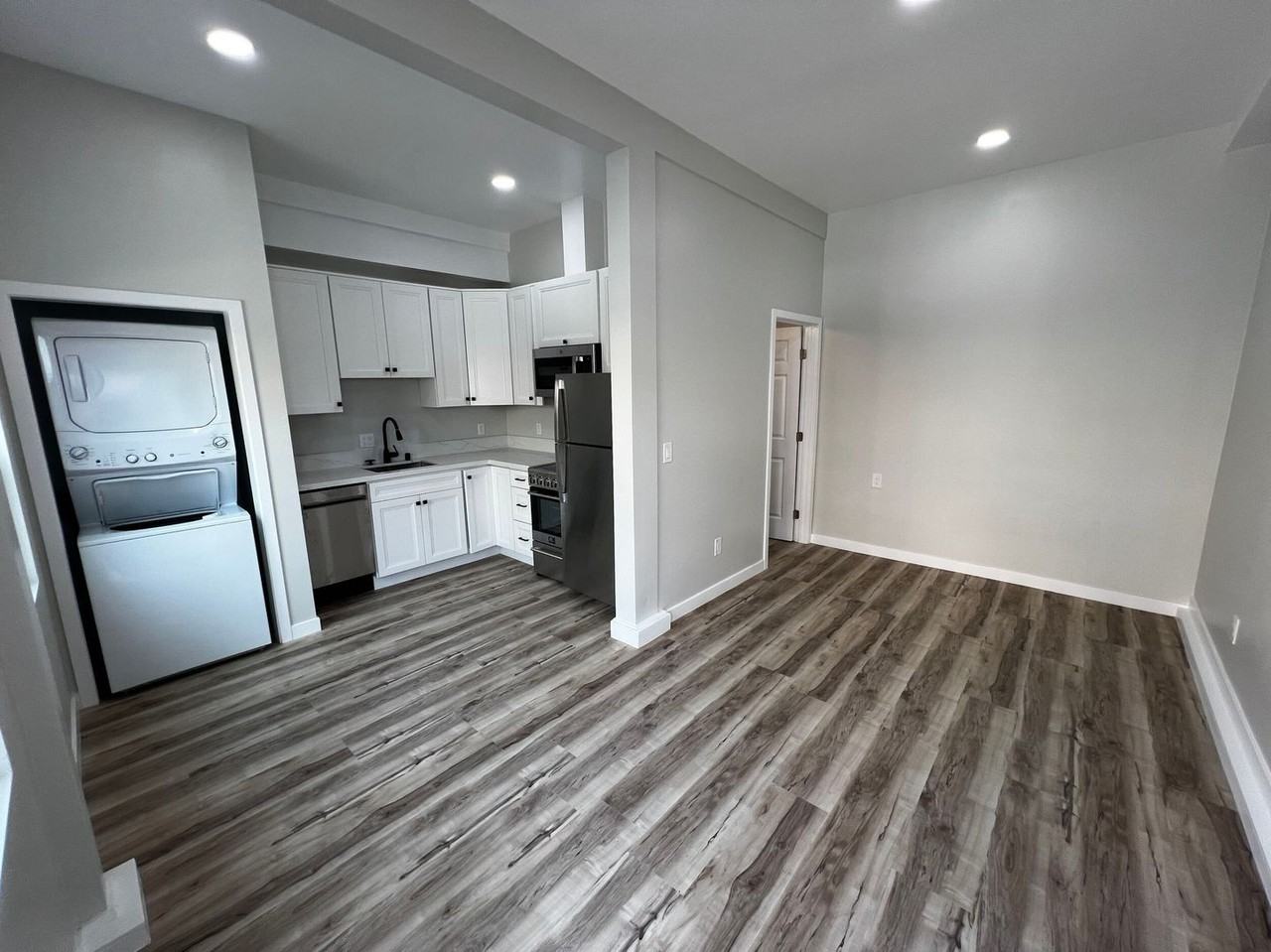 3674 Villa Terrace - Photo 2 of 9