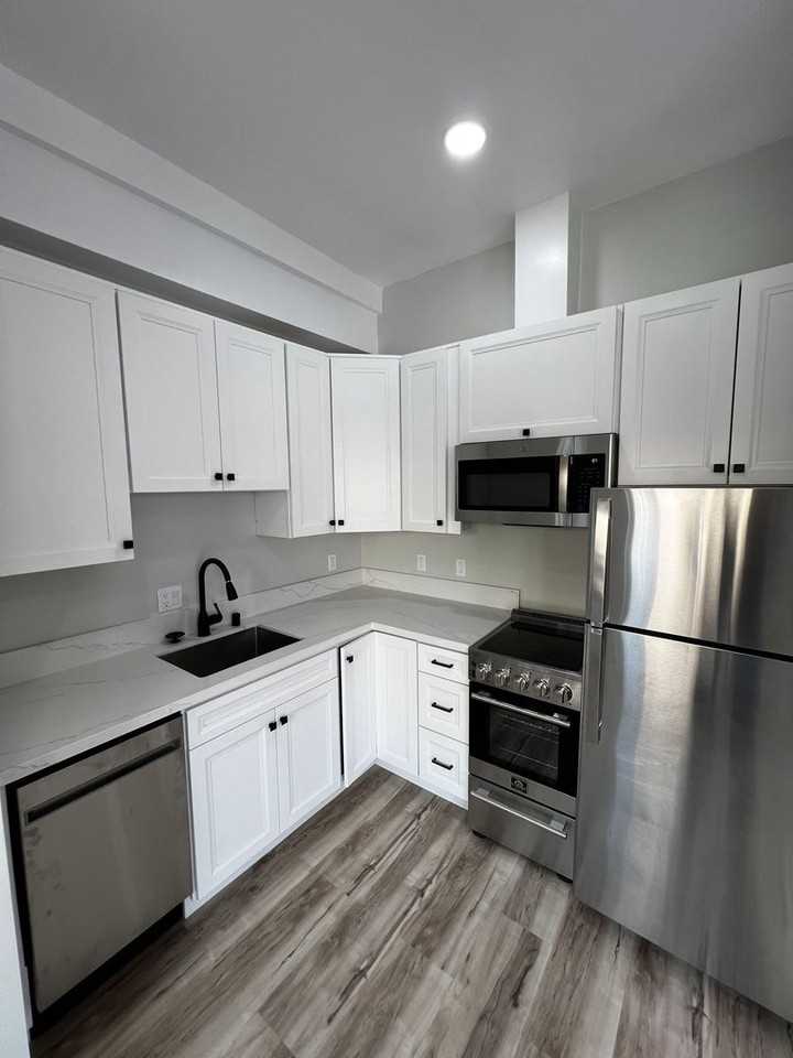 3674 Villa Terrace - Photo 5 of 9