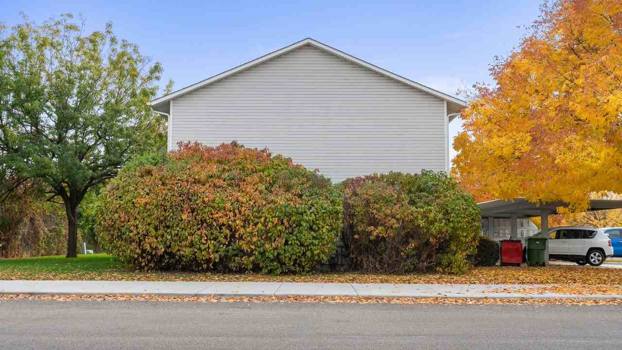 Gladewater Apartments - Photo 2 of 20