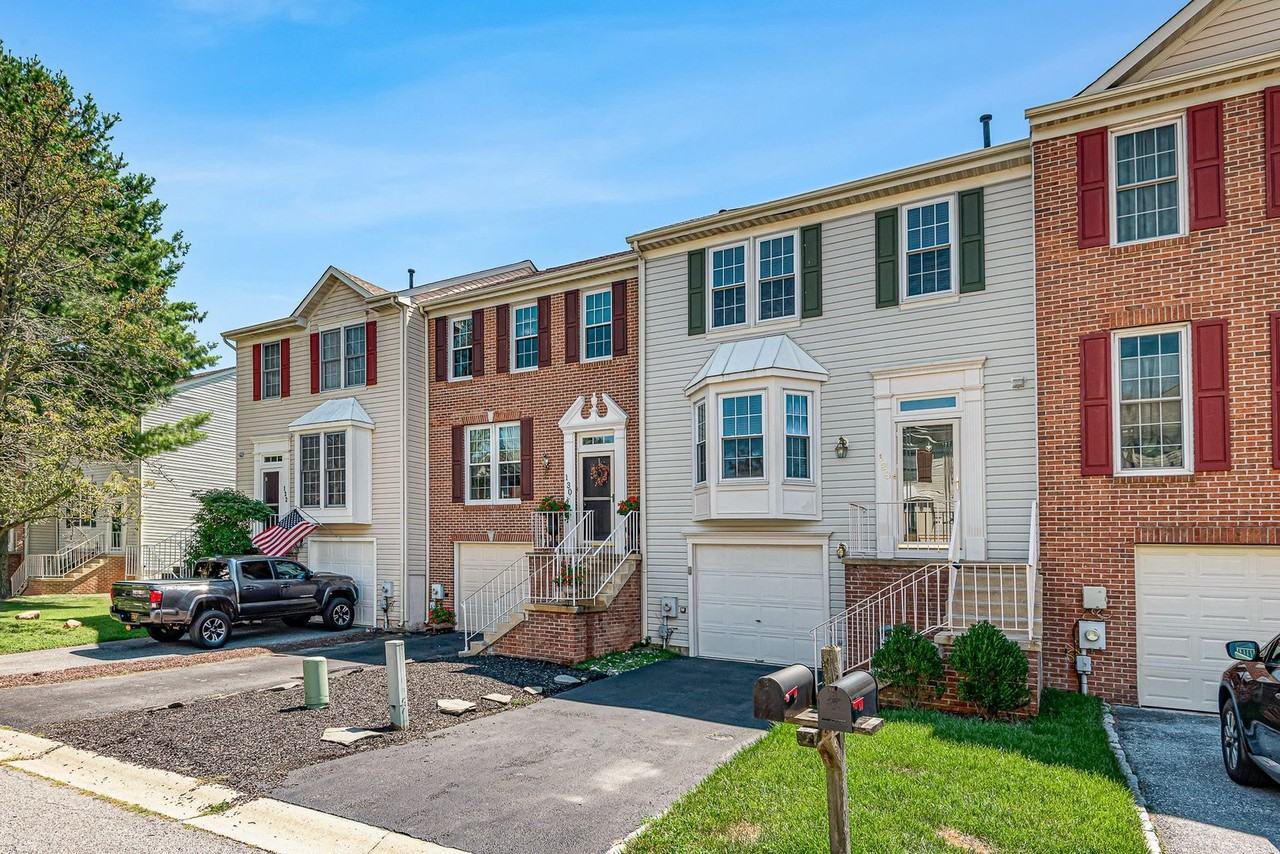 128 Attic Ct - Photo 2 of 20