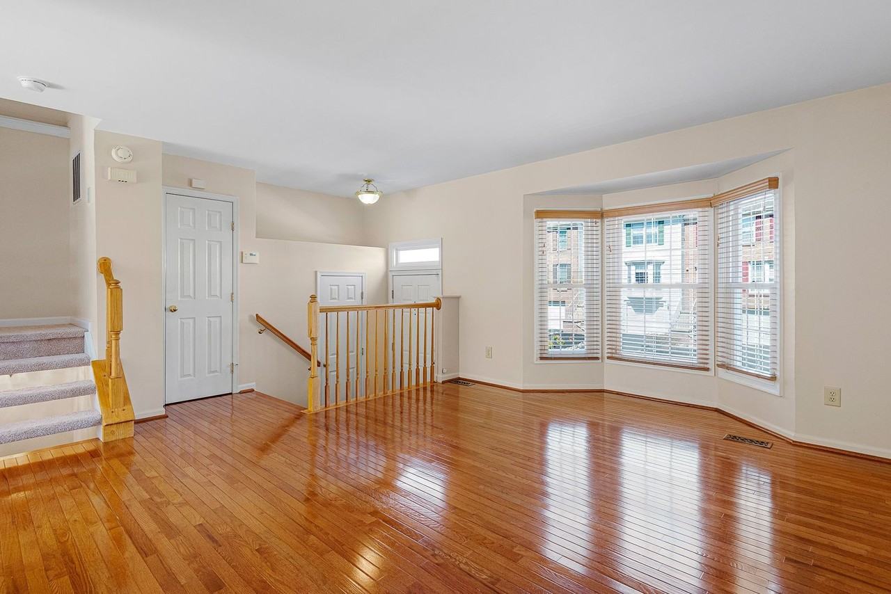 128 Attic Ct - Photo 4 of 20