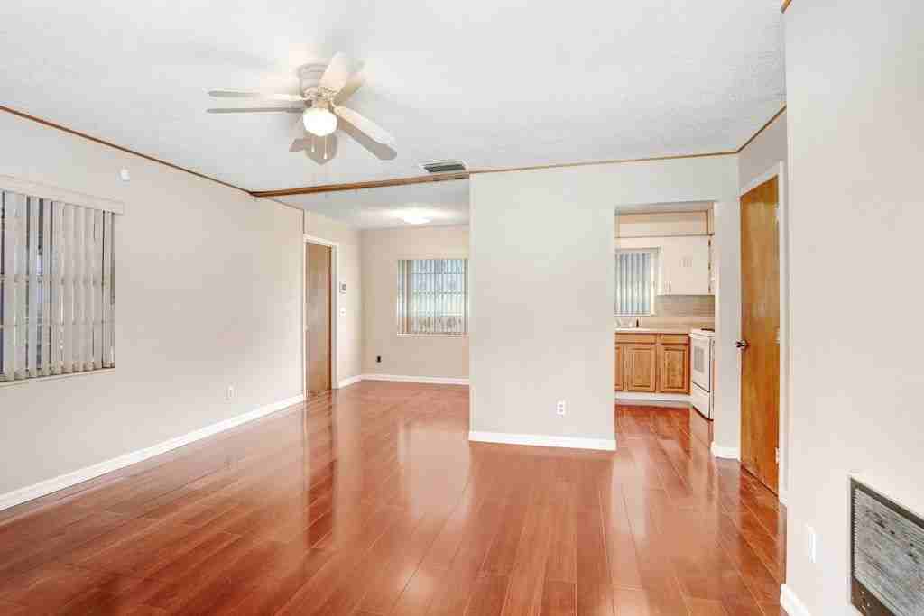 825 Chamberlain Blvd - Photo 2 of 11